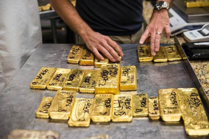 El oro ilegal iguala a la minería formal en exportaciones